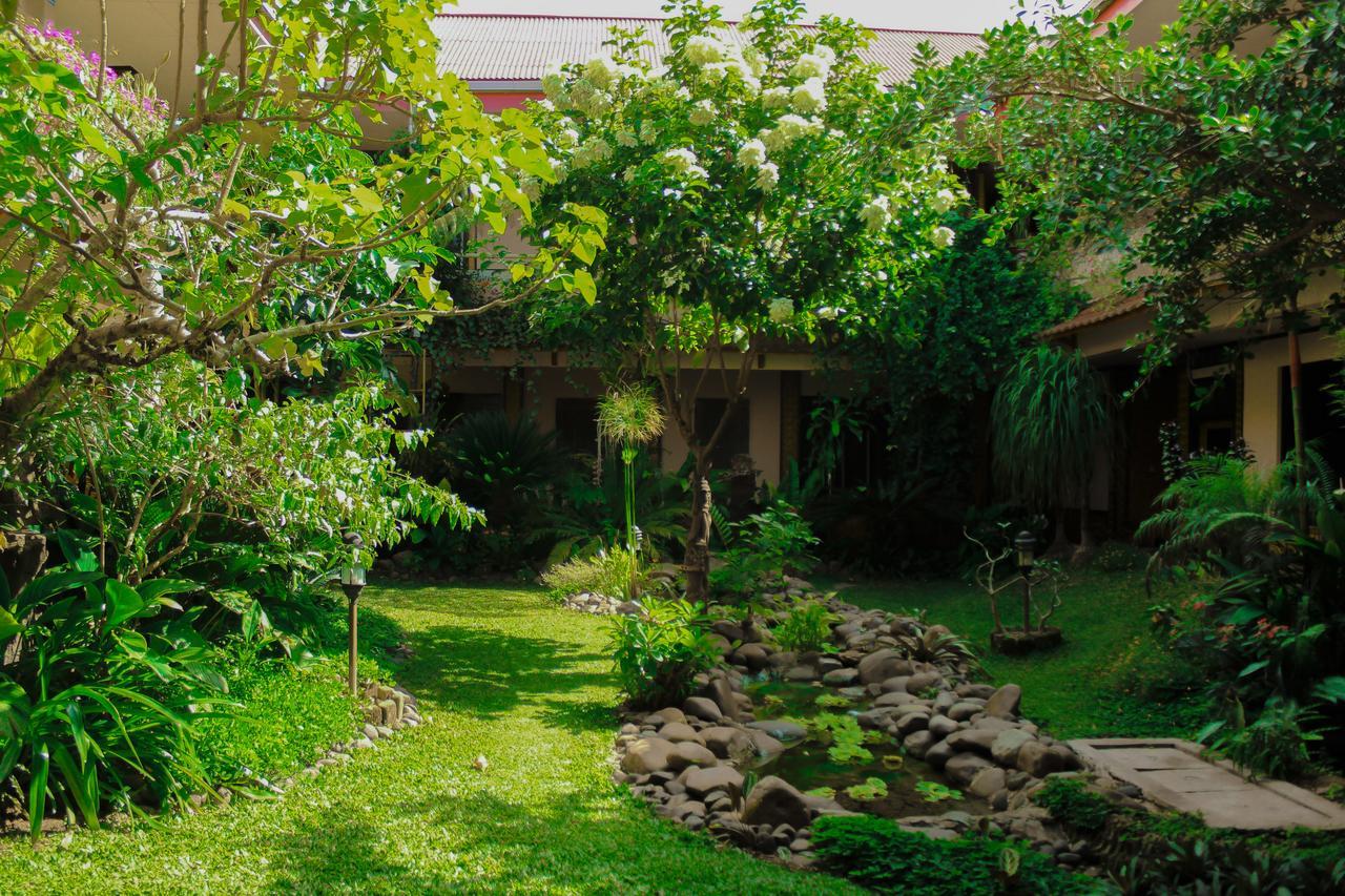 Hotel Indra Toraja Рантепао Екстериор снимка